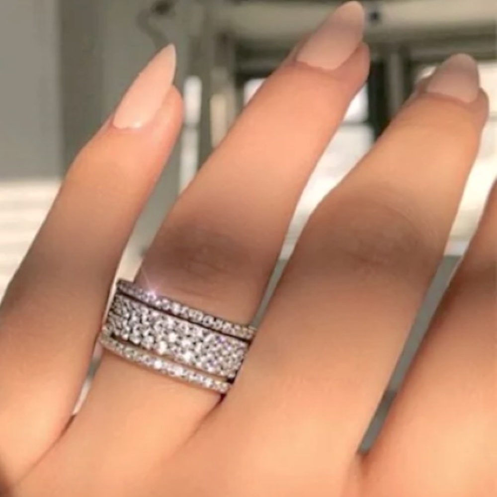 NEW White Gold Plated Ring Sparkly GORGEOUS goes with everything, Sizes 7 8 or 9 - Picture 1 of 7